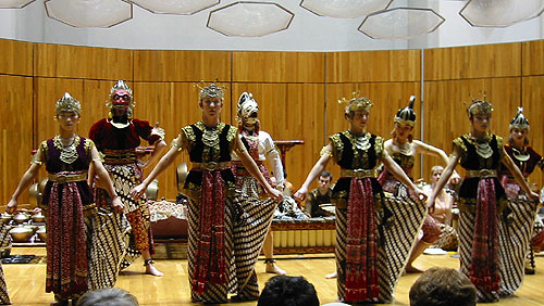 Javanese dance drama photograph.